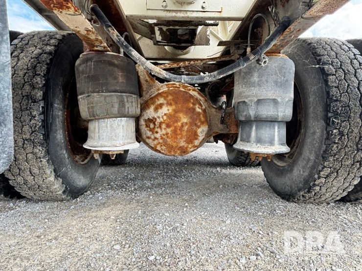 2005-caterpillar-10-image-45