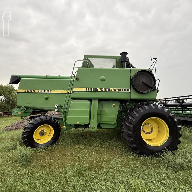 JOHN DEERE 8820
