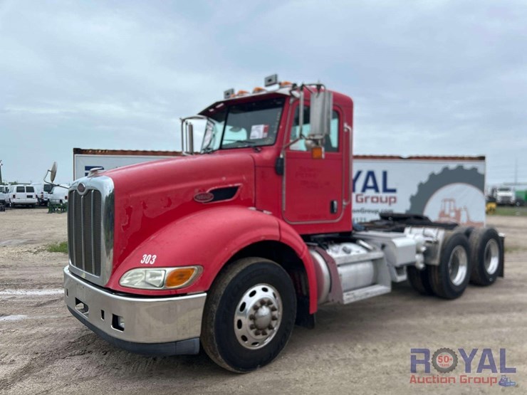 2009-peterbilt-384-image-1
