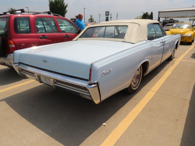 1967-lincoln-continental-convertible-image-6