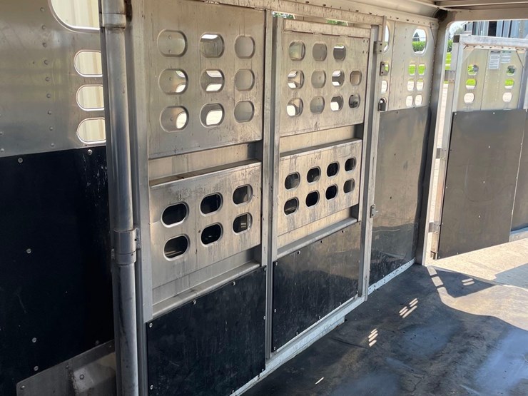 2014-wilson-livestock-trailer-image-33