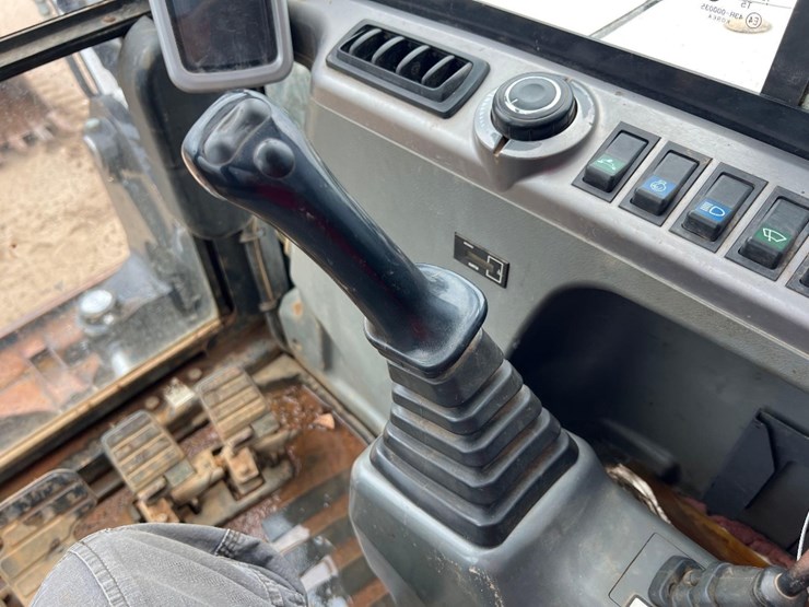 2012-bobcat-e80-image-31