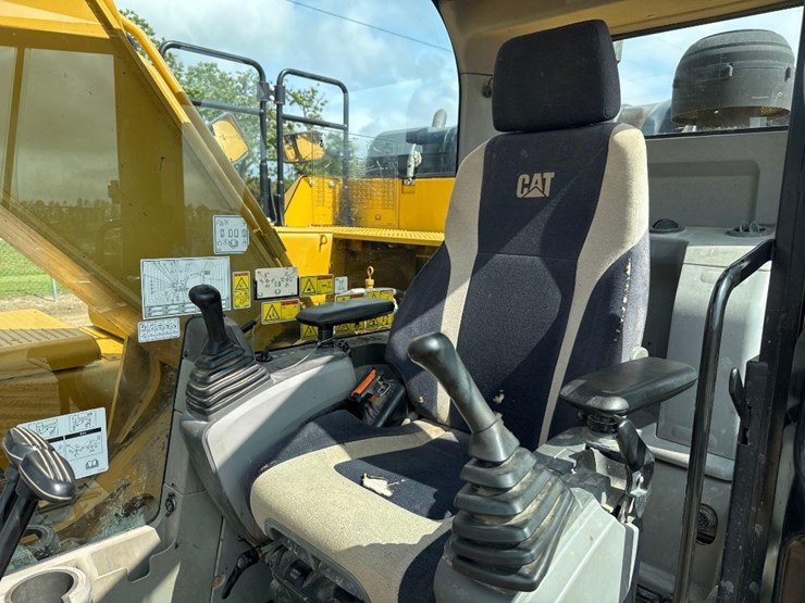 2018-caterpillar-326fl-image-31