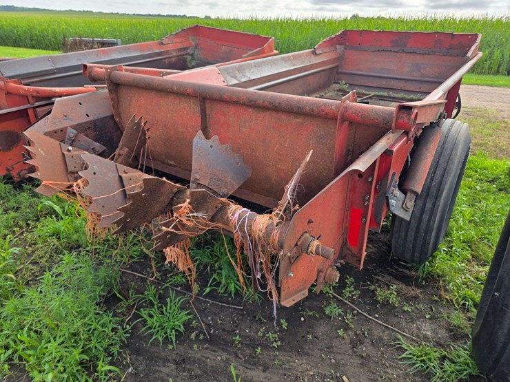 new-holland-520-image-12
