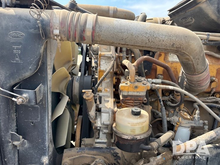 2005-peterbilt-385-image-34