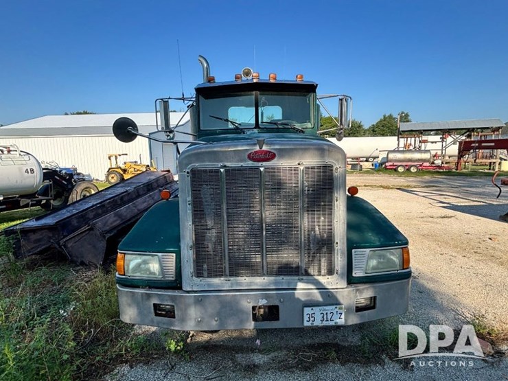 1993-peterbilt-377-image-2
