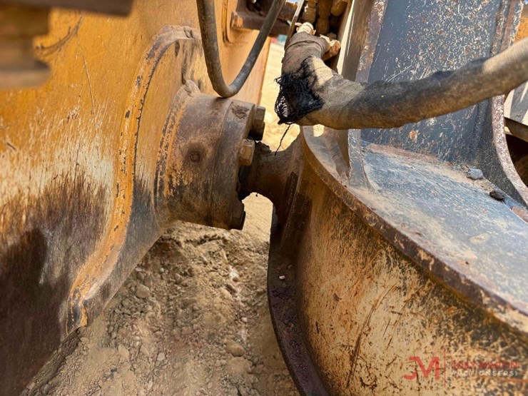 2015-deere-700k-lgp-image-10