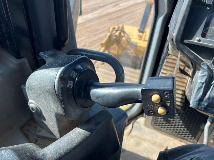 2008-caterpillar-d6t-lgp-image-35