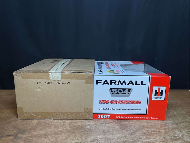 1/16-farmall-504-w/cultivator-2007-sfts-nib-sc-image-7