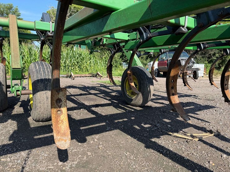 john-deere-680-image-12