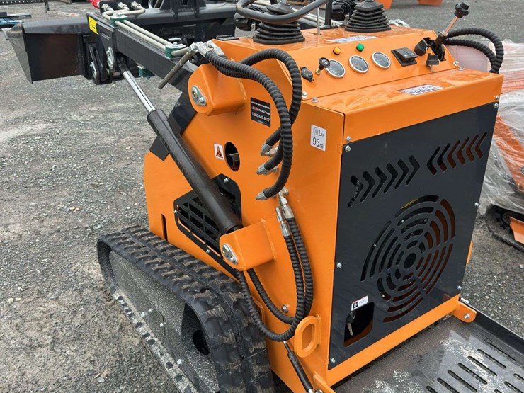 2024-landhero-ldh-t380-mini-skid-steer-loader-image-4