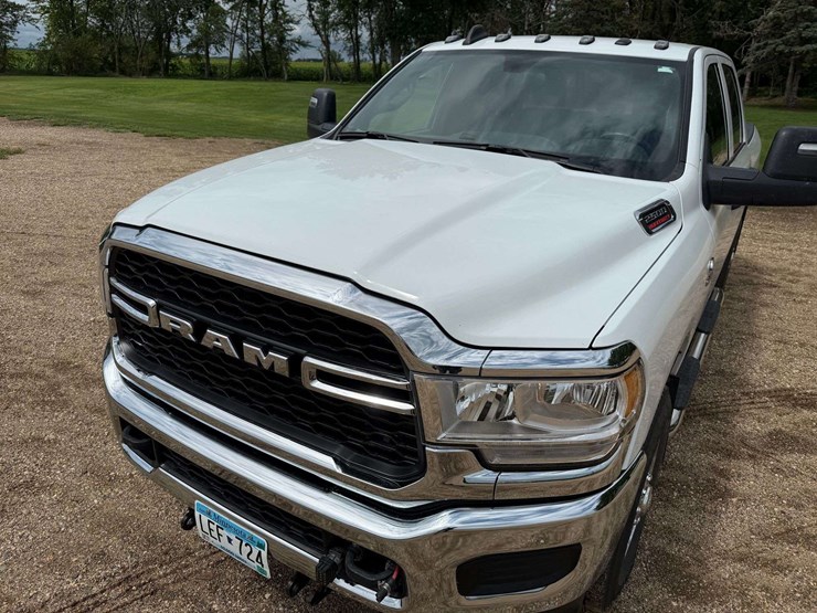 2024-ram-2500-tradesman-image-10