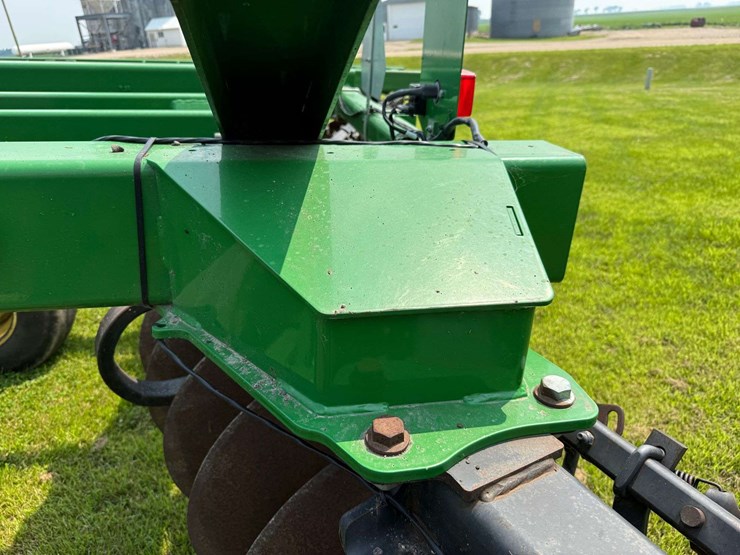2013-john-deere-2623-image-24