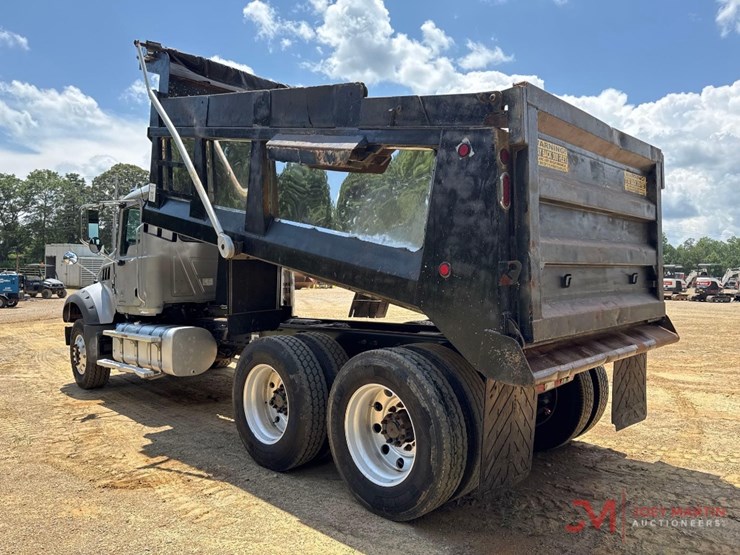 2021-mack-gr64f-granite-dump-truck-image-3