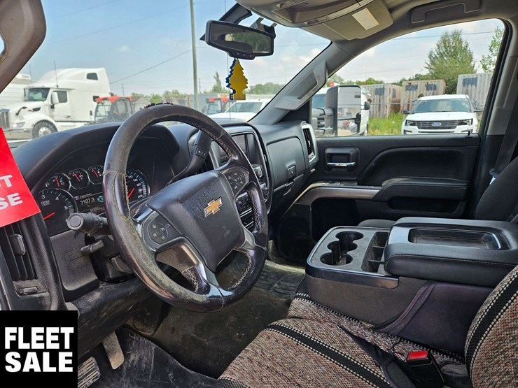 2015-chevrolet-silverado-3500hd-image-27