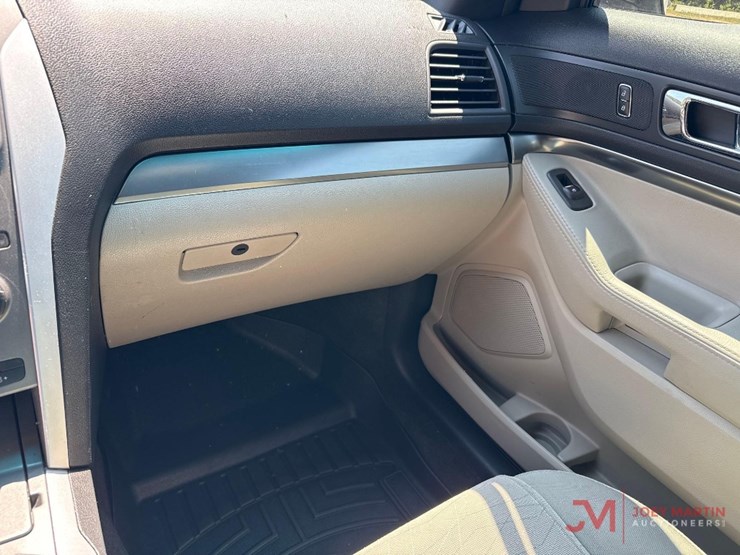2014-ford-explorer-image-22