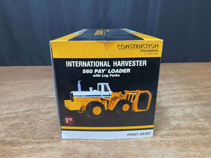 1/25-ih-560-pay-loader-nib-1st-gear-image-15