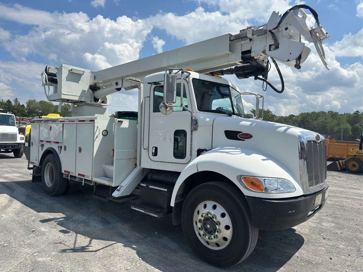 2007-peterbilt-pb335-s/a-auger-truck-image-2