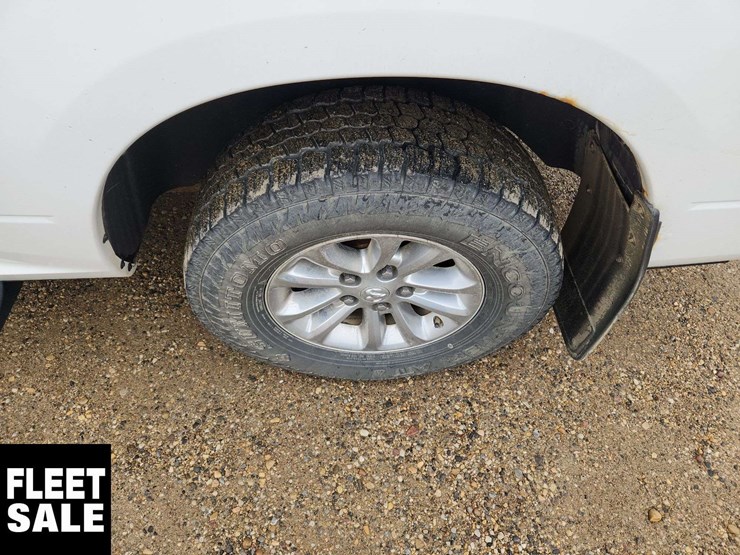 2015-ram-1500-slt-image-22