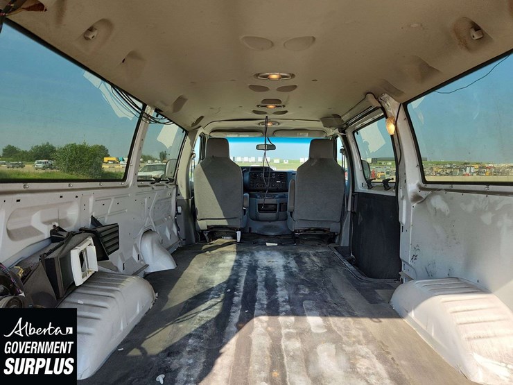2013-ford-cargo-image-25
