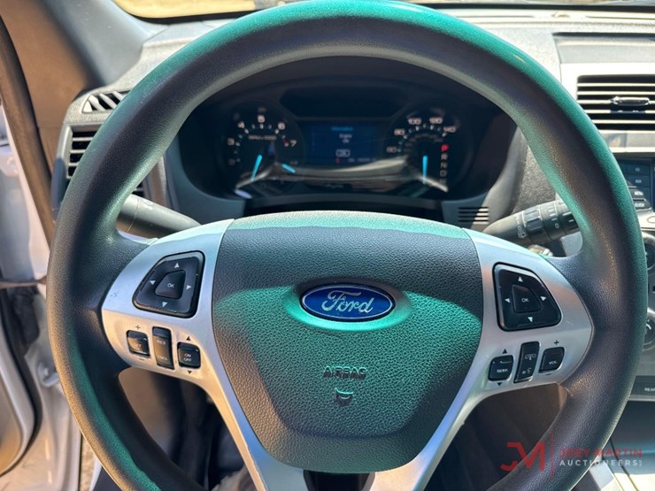 2014-ford-explorer-image-24