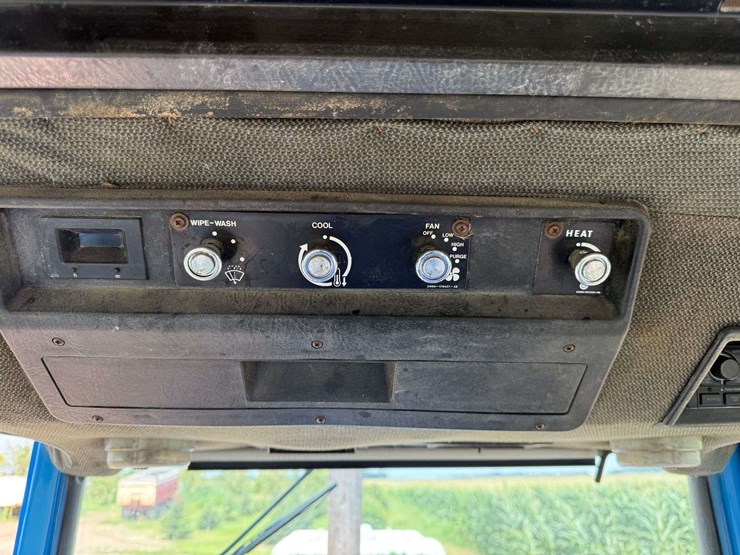 1990-ford-8630-image-29