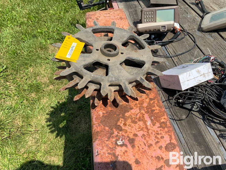 planter-spike-closing-wheels-image-9