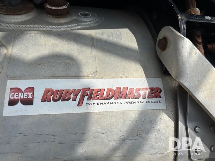 2005-peterbilt-385-image-54