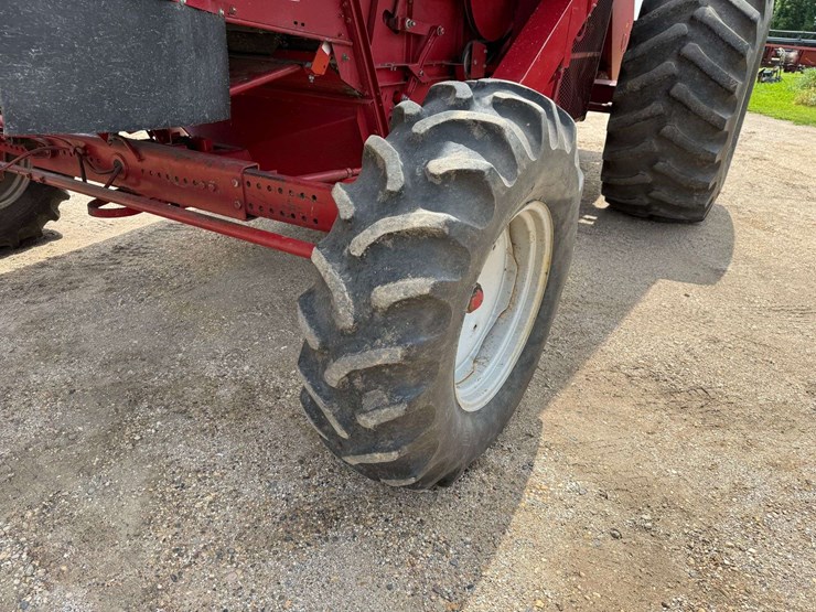 1990-case-ih-1680-image-33