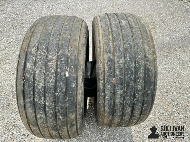 12.5l-15-implement-tires-image-10