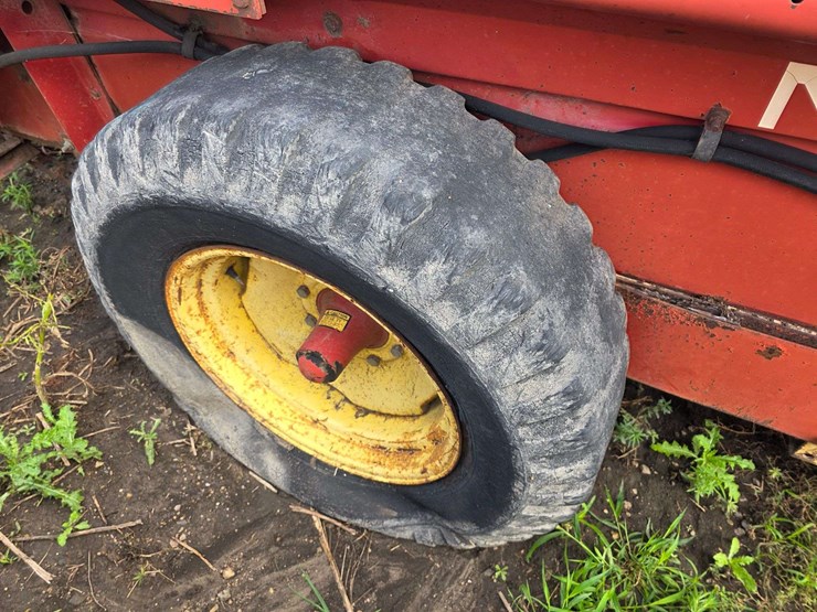 new-holland-520-image-11