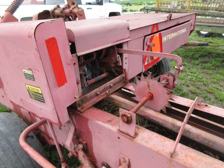 ih-445-square-baler-image-6