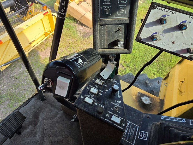 new-holland-tr87-image-46