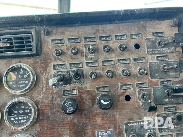 1998-peterbilt-378-image-48