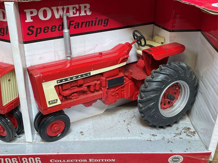 1/16-farmall-706-+-806-set-40th-anniversary-nib-ertl-image-3