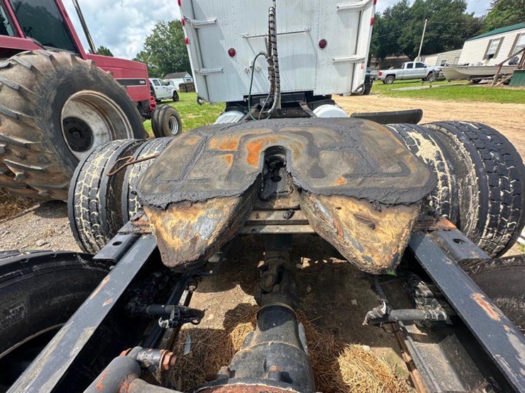 1992-peterbilt-377-image-15
