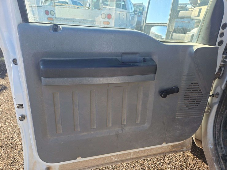 2011-ford-f350-image-12