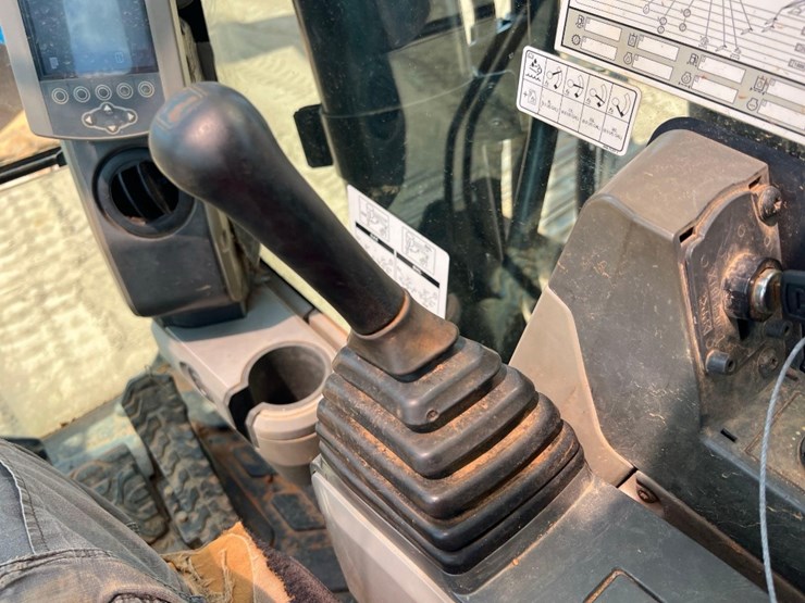 2016-caterpillar-336fl-image-40