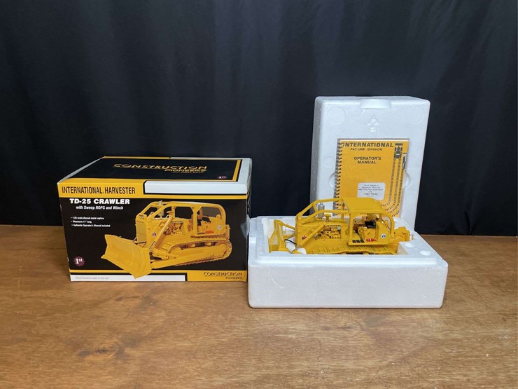 1/25-ih-td25-crawler-nib-1st-gear-image-1