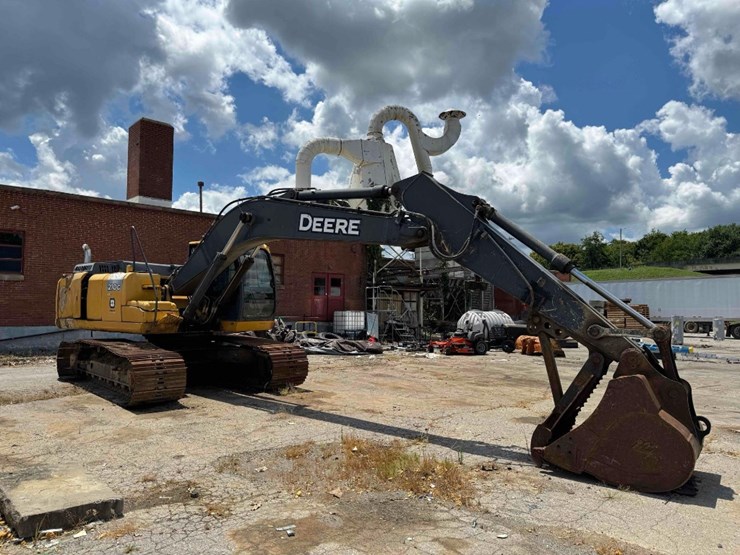 2014-deere-210g-lc-image-9