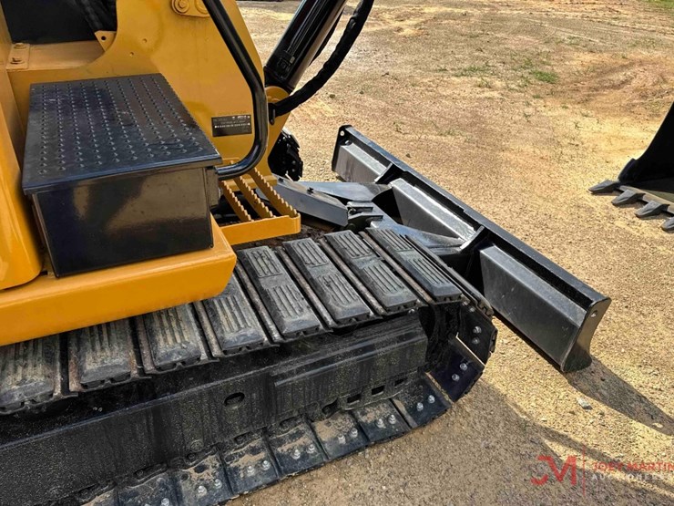 2021-caterpillar-305.5-image-23