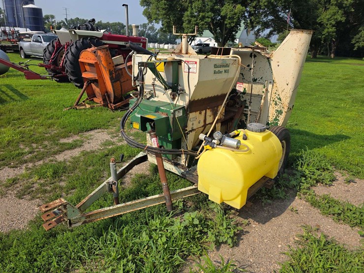 automatic-silage-blower,-set-up-for-high-moisture-corn,-set-up-with-automatic-roller-mill-image-6