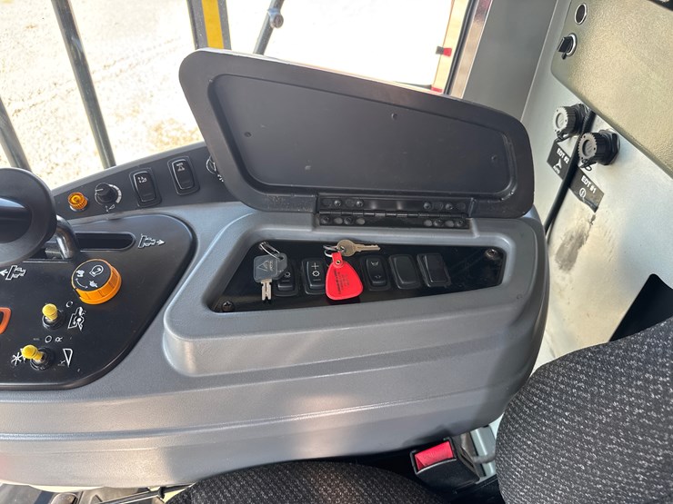 2012-massey-ferguson-9540-image-19