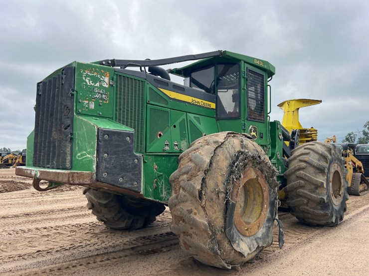 2019-deere-843l-image-4