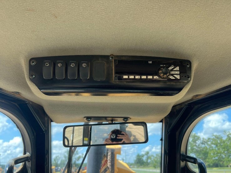 2019-caterpillar-d5k2-lgp-image-38