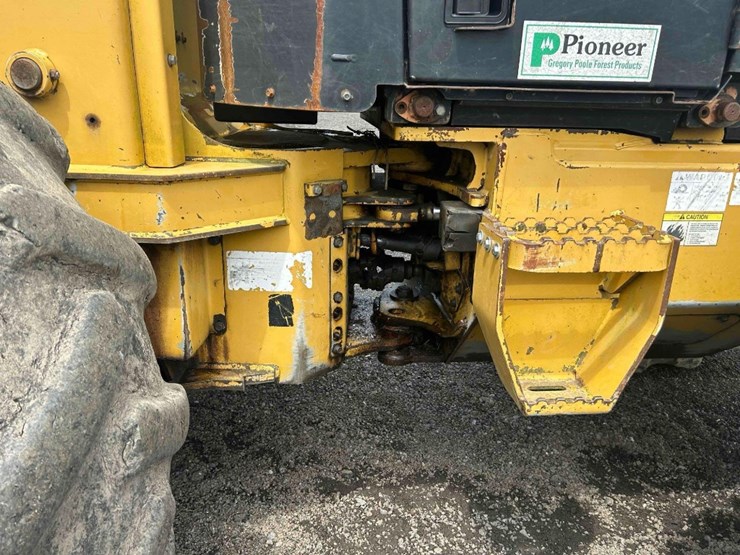 caterpillar-573-image-12