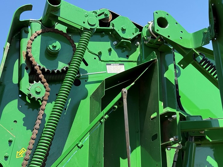 john-deere-560m-image-17