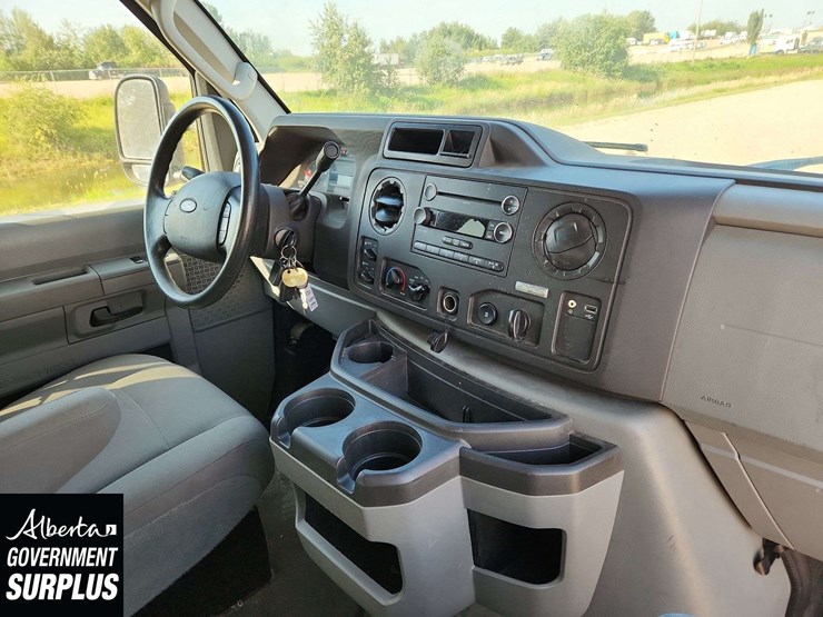2014-ford-cargo-image-21