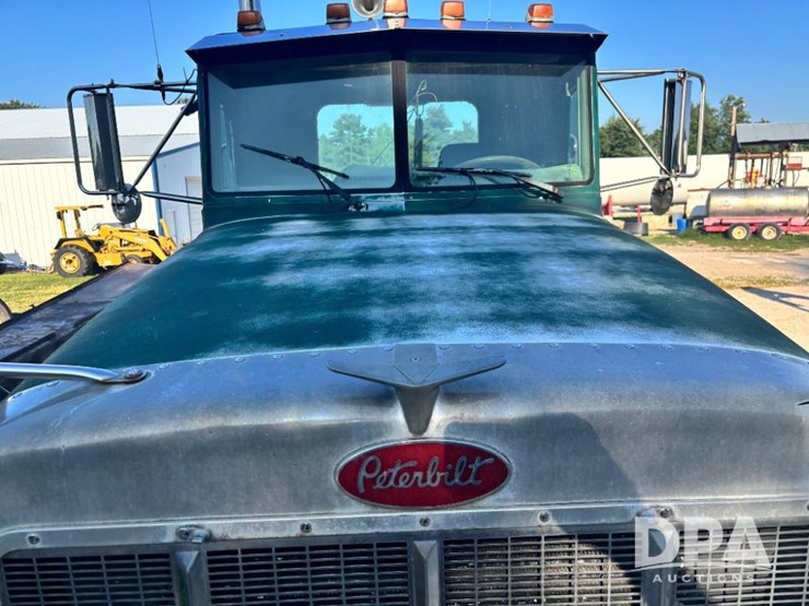 1993-peterbilt-377-image-14