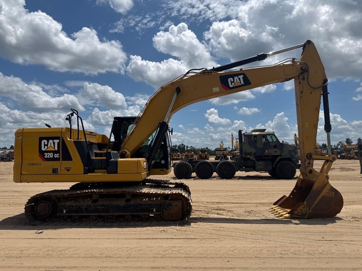 2018-caterpillar-320gc-image-5
